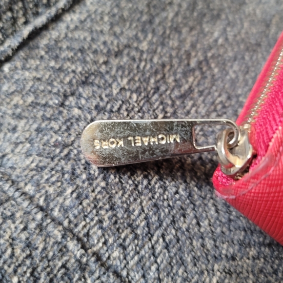 Michael Kors Jet Set Travel Continental Red Leather Wallet - Picture 16 of 16